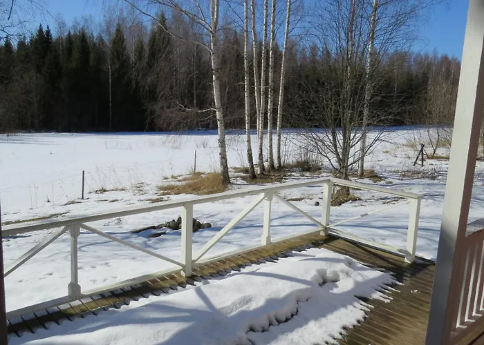 بيت للعطل Mannimaatila Aura *